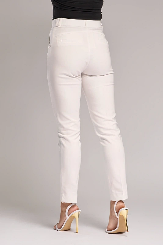 Elegáns szűkszárú élezett nadrág fehér